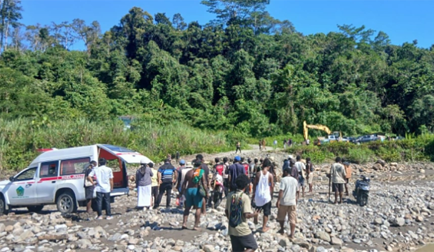 Evakuasi jenazah korban banjir bandang dan longsor di Kabupaten Nduga, Papua Pegunungan [Foto: BPBD Nduga]